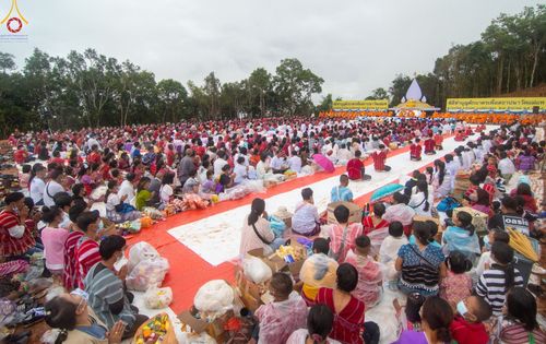 ภาพ No.50633:ประมวลภาพพิธีตักบาตร ณ วัดแม่แพ จ.แม่ฮ่องสอน เนื่องในวันธรรมชัย