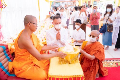 ภาพ No.48457:ประมวลภาพประธานมูลนิธิธรรมกายถวายเทียนพรรษา 43 วัด ในเขตจังหวัดไพลิน ประเทศกัมพูชา