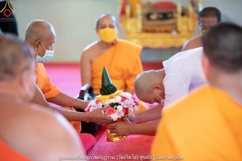 ภาพ No.40782:พิธีตัดปอยผม ปลงผม ขอขมารับผ้าไตรและพิธีบรรพชา ในโครงการอุปสมบท บูชาธรรมมหาปูชนียาจารย์ ประจำปี 2564 ชุดที่ 16