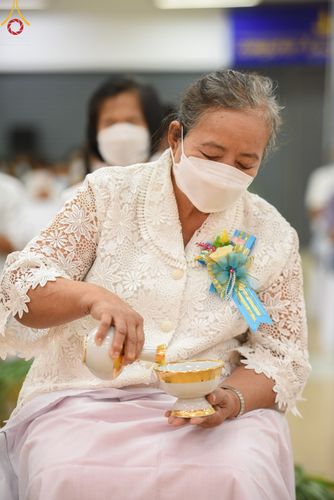 ภาพ No.49793:ประมวลภาพพิธีสักการะรูปหล่อพระมงคลเทพมุนี หลวงปู่วัดปากน้ำ ณ ห้างทวีกิจคอมเพล็กซ์ อ.เมือง จ.สระบุรี