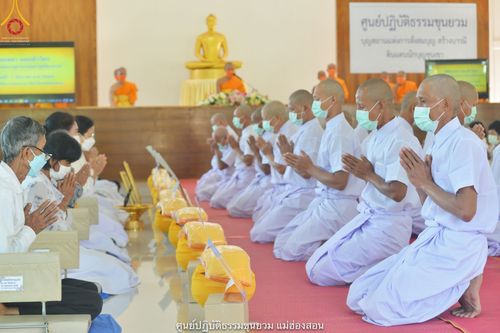ภาพ No.40023:พิธีตัดปอยผม ปลงผม ขอขมารับผ้าไตรและพิธีบรรพชา ในโครงการอุปสมบท บูชาธรรมมหาปูชนียาจารย์ ประจำปี 2564 ชุดที่ 8
