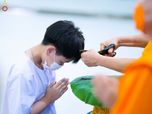 ภาพ No.43976:ประมวลภาพพิธีปลงผม โครงการบรรพชาสามเณรฟื้นฟูพระพุทธศาสนาทั่วไทย ณ ศูนย์อบรมวัดพระธรรมกาย