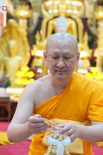 ภาพ No.47914:ประมวลภาพมูลนิธิธรรมกาย ถวายเทียนพรรษา อัญเชิญพระธาตุถวายวัดเถรวาทเวียดนาม