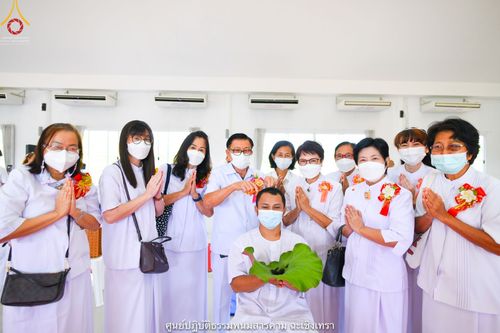 ภาพ No.39581:พิธีตัดปอยผม ปลงผม ขอขมารับผ้าไตรและพิธีบรรพชา ในโครงการอุปสมบท บูชาธรรมมหาปูชนียาจารย์ ประจำปี 2564 ชุดที่ 3