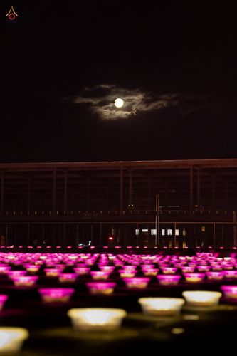 ภาพ No.38726:พิธีจุดประทีปถวายเป็นพุทธบูชา และพิธีลอยกระทงธรรม เนื่องในวันลอยกระทง ณ วัดพระธรรมกาย