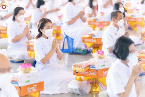 ภาพ No.48201:ประมวลภาพพิธีถวายผ้าอาบน้ำฝน และประทีปโคมไฟ เนื่องในวันอาสาฬหบูชา ประจำปี 2565