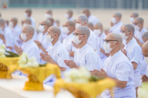 ภาพ No.44216:ประมวลภาพพิธีเวียนประทักษิณ, พิธีวันทาพระมหาธรรมกายเจดีย์ และพิธีขอขมารับผ้าไตร โครงการบวชภาคฤดูร้อน พ.ศ. 2565