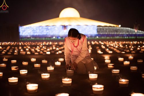ภาพ No.41988:พิธีฉลองชัยสวดมนต์ บทธัมมจักกัปปวัตตนสูตร 4,000,002,565 จบ เพื่อเป็นสิริมงคลตอนรับศักราชใหม่