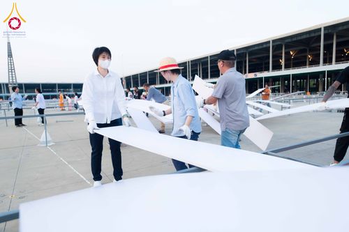 ภาพ No.326544:วันที่ 26 -27 เมษาบน พ.ศ.2569 การเก็บงานแผ่นหน้าโต๊ะที่ลานธรรม งานถวายมหาสังฆทาน 40,000 กว่าวัดทั่วประเทศ ณ ลานธรรม วัดพระธรรมกาย