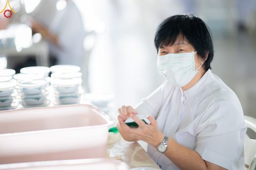 ภาพ No.49438:ประมวลภาพสาธุชนร่วมรับบุญ แกะถ่าน Led วันที่ 10 สิงหาคม พ.ศ. 2565 ณ วัดพระธรรมกาย