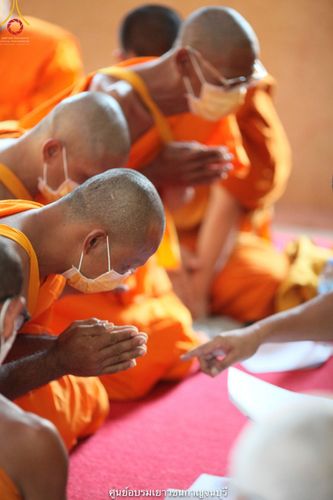 ภาพ No.40867:พิธีตัดปอยผม ปลงผม ขอขมารับผ้าไตรและพิธีบรรพชา ในโครงการอุปสมบท บูชาธรรมมหาปูชนียาจารย์ ประจำปี 2564 ชุดที่ 17