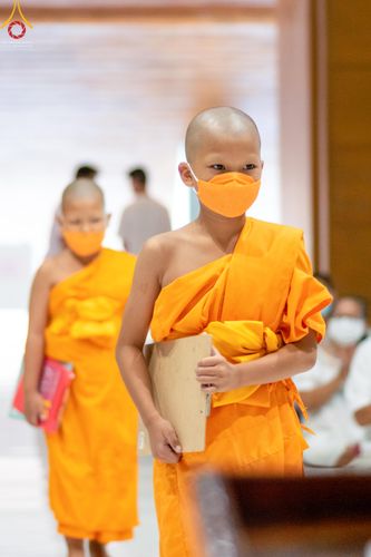 ภาพ No.45930:ประมวลภาพพิธีตักบาตรและทอดผ้าป่า โครงการบรรพชาสามเณรฟื้นฟูพระพุทธศาสนาทั่วไทย ณ อนุสรณ์สถานพระมงคลเทพมุนี