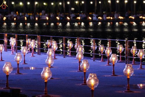 ภาพ No.55356:ประมวลภาพพิธีลอยกระทงธรรม ณ วัดพระธรรมกาย (วันที่ 8 พฤศจิกายน พ.ศ. 2565)