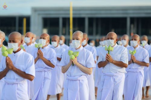 ภาพ No.47542:ประมวลภาพพิธีขอขมาและมอบผ้าไตร โครงการบรรพชาอุปสมบทหมู่ รุ่นเข้าพรรษา 2565