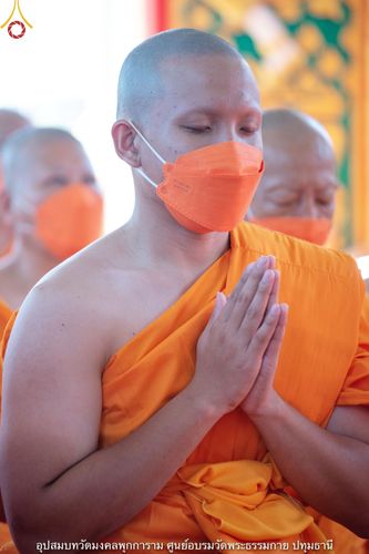 ภาพ No.40359:พิธีตัดปอยผม ปลงผม ขอขมารับผ้าไตรและพิธีบรรพชา ในโครงการอุปสมบท บูชาธรรมมหาปูชนียาจารย์ ประจำปี 2564 ชุดที่ 12