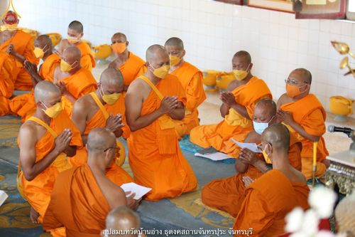 ภาพ No.40183:พิธีตัดปอยผม ปลงผม ขอขมารับผ้าไตรและพิธีบรรพชา ในโครงการอุปสมบท บูชาธรรมมหาปูชนียาจารย์ ประจำปี 2564 ชุดที่ 10