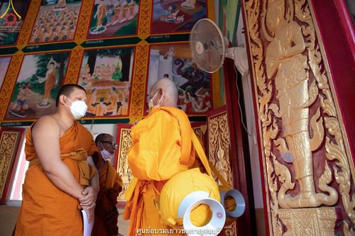 ภาพ No.40871:พิธีตัดปอยผม ปลงผม ขอขมารับผ้าไตรและพิธีบรรพชา ในโครงการอุปสมบท บูชาธรรมมหาปูชนียาจารย์ ประจำปี 2564 ชุดที่ 17