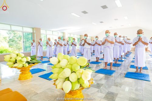 ภาพ No.40274:พิธีตัดปอยผม ปลงผม ขอขมารับผ้าไตรและพิธีบรรพชา ในโครงการอุปสมบท บูชาธรรมมหาปูชนียาจารย์ ประจำปี 2564 ชุดที่ 11