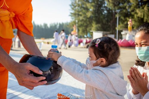 ภาพ No.41045:พิธีตัดปอยผม ปลงผม ขอขมารับผ้าไตรและพิธีบรรพชา ในโครงการอุปสมบท บูชาธรรมมหาปูชนียาจารย์ ประจำปี 2564 ชุดที่ 19