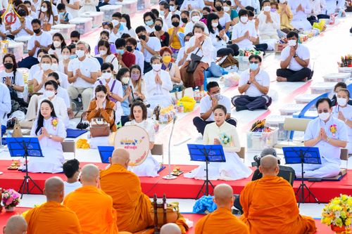 ภาพ No.49501:ประมวลภาพพิธีตักบาตรพระสงฆ์ 1,091 รูป เนื่องในวันแม่แห่งชาติ ณ ตลาดจัมโบ้ ชุดที่ 1