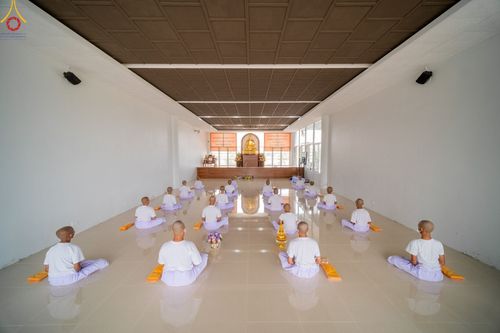 ภาพ No.44598:ประมวลภาพพิธีบรรพชา โครงการบรรพชาสามเณรฟื้นฟูพระพุทธศาสนาทั่วไทย ณ ศูนย์ปฎิบัติธรรมสมุทรปราการ