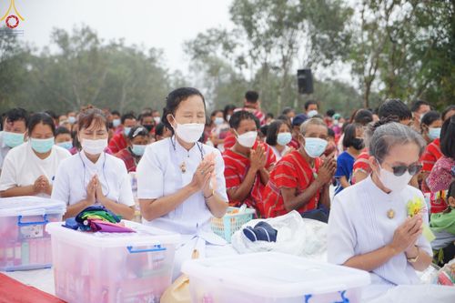 ภาพ No.50635:ประมวลภาพพิธีตักบาตร ณ วัดแม่แพ จ.แม่ฮ่องสอน เนื่องในวันธรรมชัย