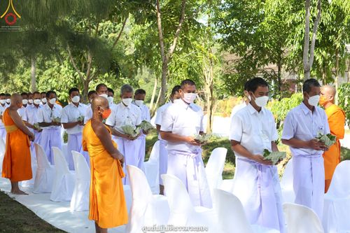 ภาพ No.39489:พิธีตัดปอยผม ปลงผม ขอขมารับผ้าไตรและพิธีบรรพชา ในโครงการอุปสมบท บูชาธรรมมหาปูชนียาจารย์ ประจำปี 2564  ชุดที่ 2