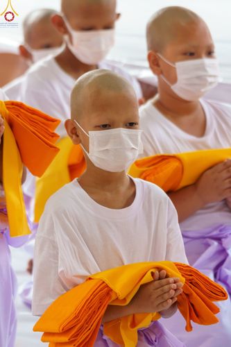 ภาพ No.44712:ประมวลภาพพิธีบรรพชา ในโครงการบรรพชาสามเณรฟื้นฟูพระพุทธศาสนาทั่วไทย ณ วัดสองพี่น้อง