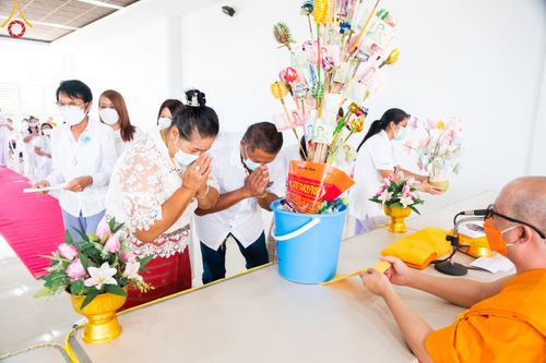 ภาพ No.45973:ประมวลภาพพิธีตักบาตร โครงการบรรพชาสามเณรฟื้นฟูพระพุทธศาสนาทั่วไทย ณ ศูนย์ปฏิบัติธรรมสมุทรปราการบางบ่อ 