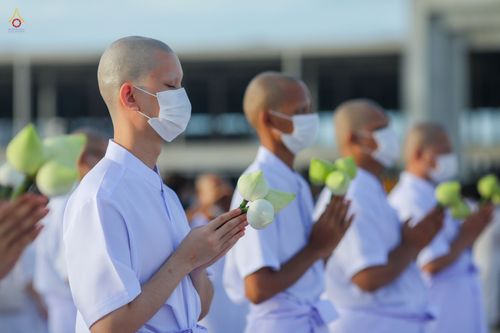 ภาพ No.47544:ประมวลภาพพิธีขอขมาและมอบผ้าไตร โครงการบรรพชาอุปสมบทหมู่ รุ่นเข้าพรรษา 2565