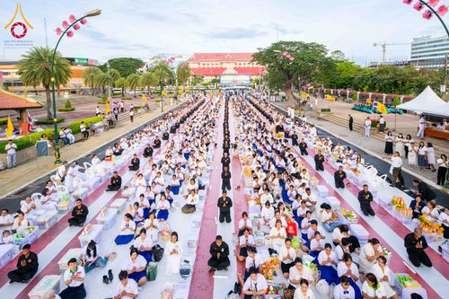 ภาพ No.329479:วันอาทิตย์ที่ 24 พฤษภาคม พ.ศ. 2569 พิธีตักบาตรพระ 1,000 รูป เพื่อถวายเป็นพุทธบูชาในเทศกาลวิสาขบูชาโลก และ ถวายเป็นพระราชกุศล  ณ ลานศิลปวัฒนธรรม เมืองปัตตานี จ.ปัตตานี