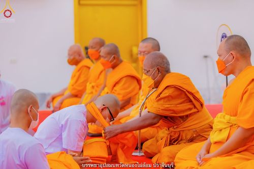 ภาพ No.40522:พิธีตัดปอยผม ปลงผม ขอขมารับผ้าไตรและพิธีบรรพชา ในโครงการอุปสมบท บูชาธรรมมหาปูชนียาจารย์ ประจำปี 2564 ชุดที่ 14