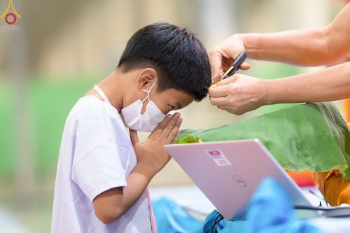 ภาพ No.43983:ประมวลภาพพิธีปลงผม โครงการบรรพชาสามเณรฟื้นฟูพระพุทธศาสนาทั่วไทย ณ ศูนย์อบรมวัดพระธรรมกาย