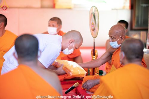 ภาพ No.40787:พิธีตัดปอยผม ปลงผม ขอขมารับผ้าไตรและพิธีบรรพชา ในโครงการอุปสมบท บูชาธรรมมหาปูชนียาจารย์ ประจำปี 2564 ชุดที่ 16