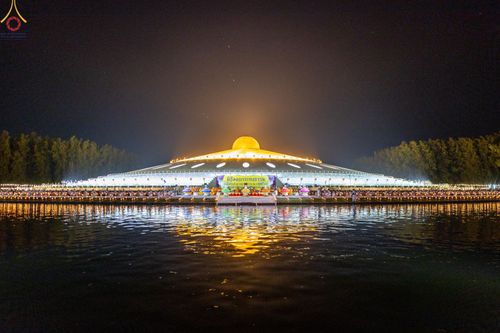 ภาพ No.55359:ประมวลภาพพิธีลอยกระทงธรรม ณ วัดพระธรรมกาย (วันที่ 8 พฤศจิกายน พ.ศ. 2565)