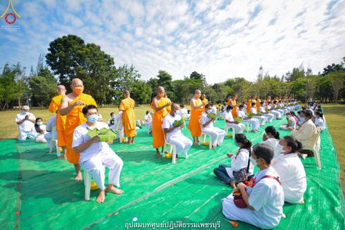 ภาพ No.40692:พิธีตัดปอยผม ปลงผม ขอขมารับผ้าไตรและพิธีบรรพชา ในโครงการอุปสมบท บูชาธรรมมหาปูชนียาจารย์ ประจำปี 2564 ชุดที่ 15