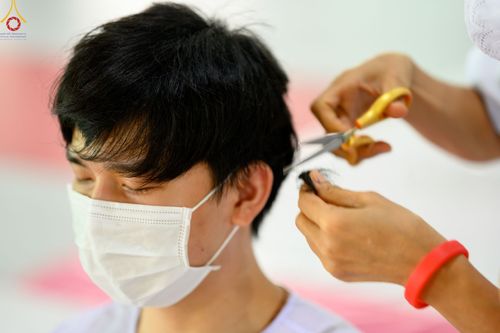 ภาพ No.47476:ประมวลภาพพิธีตัดปอยผม โครงการบรรพชาอุปสมบทหมู่ รุ่นเข้าพรรษา 2565