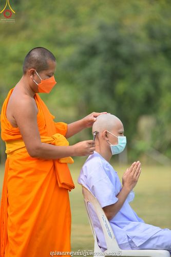ภาพ No.40690:พิธีตัดปอยผม ปลงผม ขอขมารับผ้าไตรและพิธีบรรพชา ในโครงการอุปสมบท บูชาธรรมมหาปูชนียาจารย์ ประจำปี 2564 ชุดที่ 15
