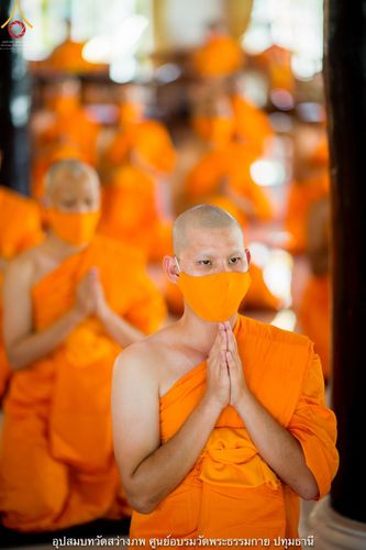 ภาพ No.40454:พิธีตัดปอยผม ปลงผม ขอขมารับผ้าไตรและพิธีบรรพชา ในโครงการอุปสมบท บูชาธรรมมหาปูชนียาจารย์ ประจำปี 2564 ชุดที่ 13