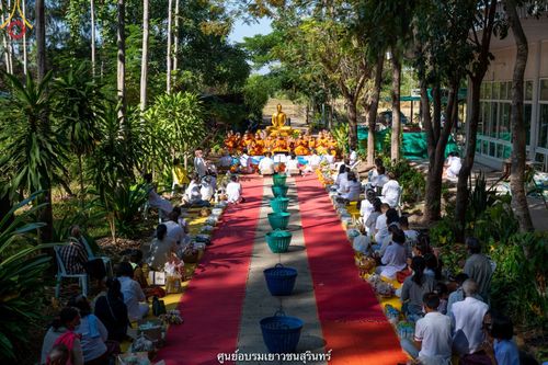 ภาพ No.41046:พิธีตัดปอยผม ปลงผม ขอขมารับผ้าไตรและพิธีบรรพชา ในโครงการอุปสมบท บูชาธรรมมหาปูชนียาจารย์ ประจำปี 2564 ชุดที่ 19