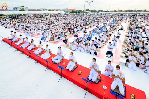 ภาพ No.49495:ประมวลภาพพิธีตักบาตรพระสงฆ์ 1,091 รูป เนื่องในวันแม่แห่งชาติ ณ ตลาดจัมโบ้ ชุดที่ 1