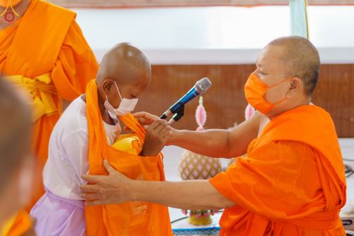ภาพ No.44714:ประมวลภาพพิธีบรรพชา ในโครงการบรรพชาสามเณรฟื้นฟูพระพุทธศาสนาทั่วไทย ณ วัดสองพี่น้อง