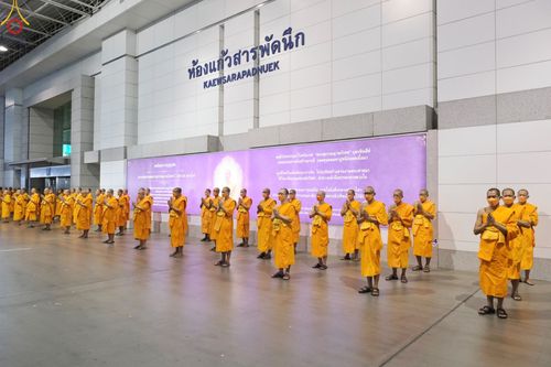 ภาพ No.48504:ประมวลภาพพิธีรับร่างนักสร้างบารมี พระเดชพระคุณพระสุธรรมญาณวิเทศ วิ. (สุธรรม สุธมฺโม)