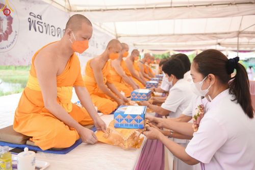 ภาพ No.53122:ประมวลภาพพิธีทอดกฐินสามัคคี ณ ศูนย์ปฏิบัติธรรมวิหารแดง จ.สระบุรี (วันที่ 15 ตุลาคม พ.ศ. 2565)