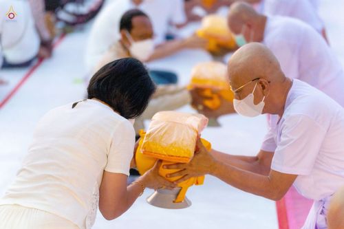 ภาพ No.43653:พิธีตัดปอยผมธรรมทายาท ณ เมืองโบราณ จ.สมุทรปราการ