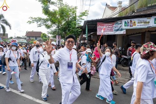 ภาพ No.46390:ประมวลภาพขบวนรถบุปผชาติ อัญเชิญน้ำและไฟศักดิ์สิทธิ์ ณ ประเทศอินโดนีเซีย