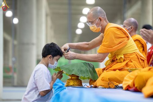 ภาพ No.43979:ประมวลภาพพิธีปลงผม โครงการบรรพชาสามเณรฟื้นฟูพระพุทธศาสนาทั่วไทย ณ ศูนย์อบรมวัดพระธรรมกาย