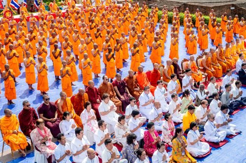 ภาพ No.314196:วันจันทร์ที่ 16 มีนาคม พ.ศ. 2569 พิธีถวายบาตรอัฐบริขาร และพิธีขอนิสัยแก่สามเณรธรรมทายาท 500 รูป ณ วิหารมายาเทวี ประเทศเนปาล