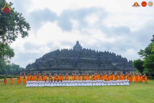 ภาพ No.280075:วันที่ 31 ธันวาคม พ.ศ. 2568 เดินธรรมยาตราที่บรมพุทธโธ อินโดนีเซีย