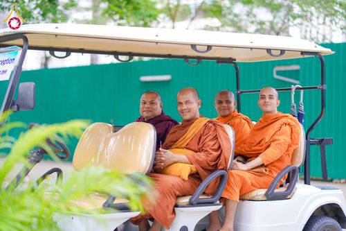 ภาพ No.328894:วันที่ 7-15 พฤษภาคม พ.ศ.2569 ต้อนรับชาวต่างชาติจากประเทศรัสเซีย เมียนมาร์ บังคลาเทศ และศรีลังกาเยี่ยมชมและสักการะพระมหาธรรมกายเจดีย์ ณ วัดพระธรรมกาย